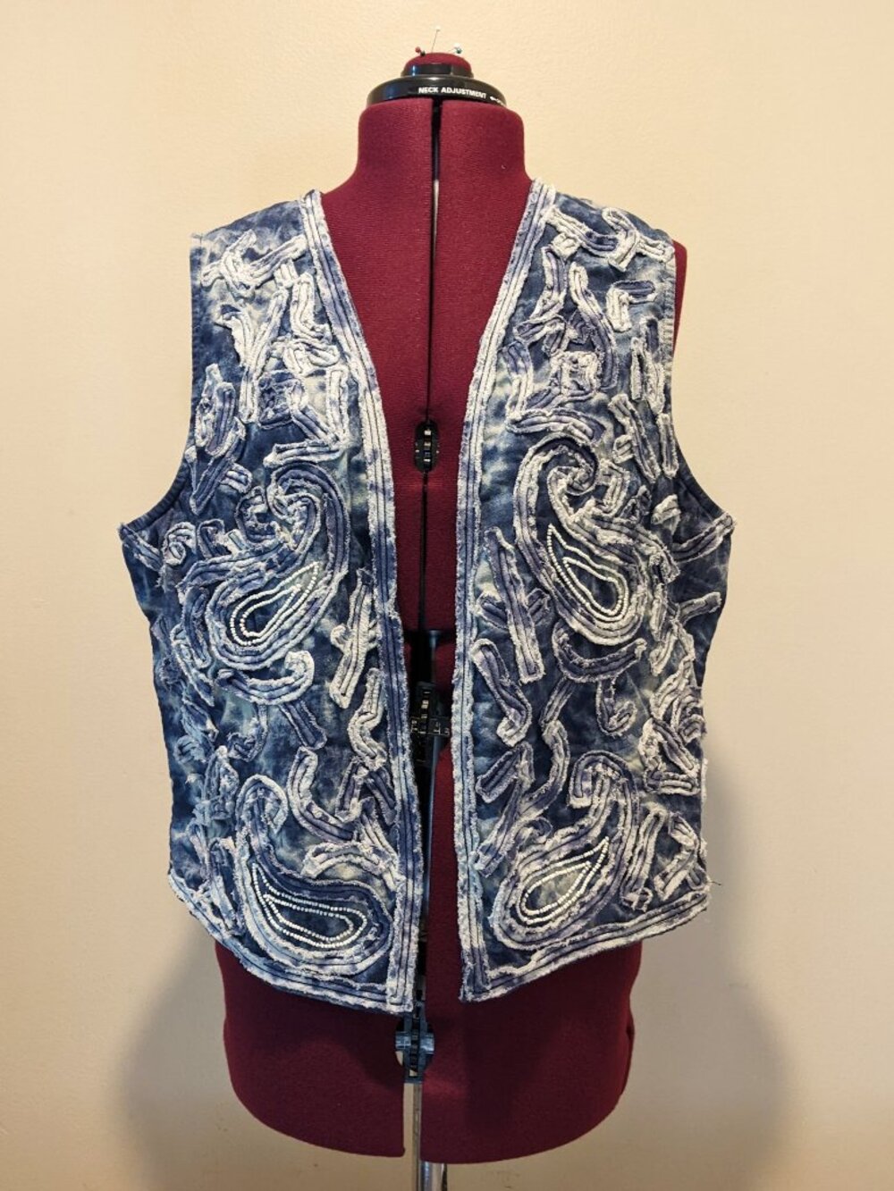 Chico’s Women’s Acid Wash Denim Vest Size 2 Embroidered Beaded Boho Cottagecore